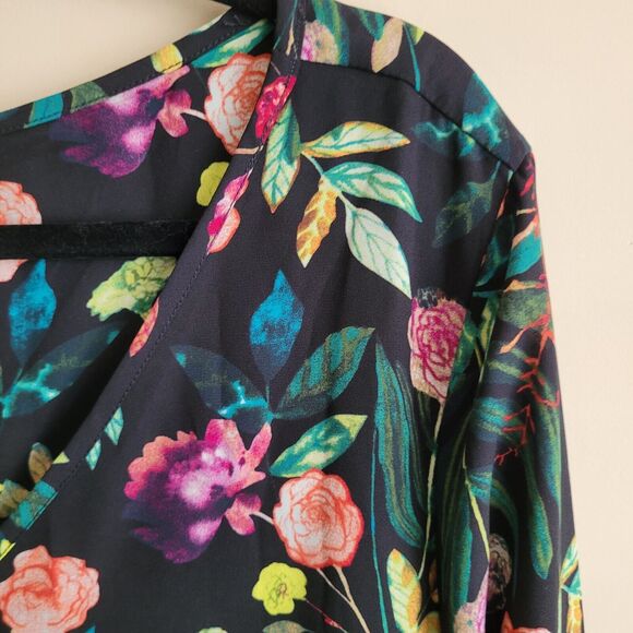 Chelsea & Theodore Womens Blouse Plus Size XXL Black Floral Print Crossover Hem - Picture 4 of 9